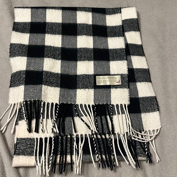 Cashmere feel scarf - Picture 1 of 1